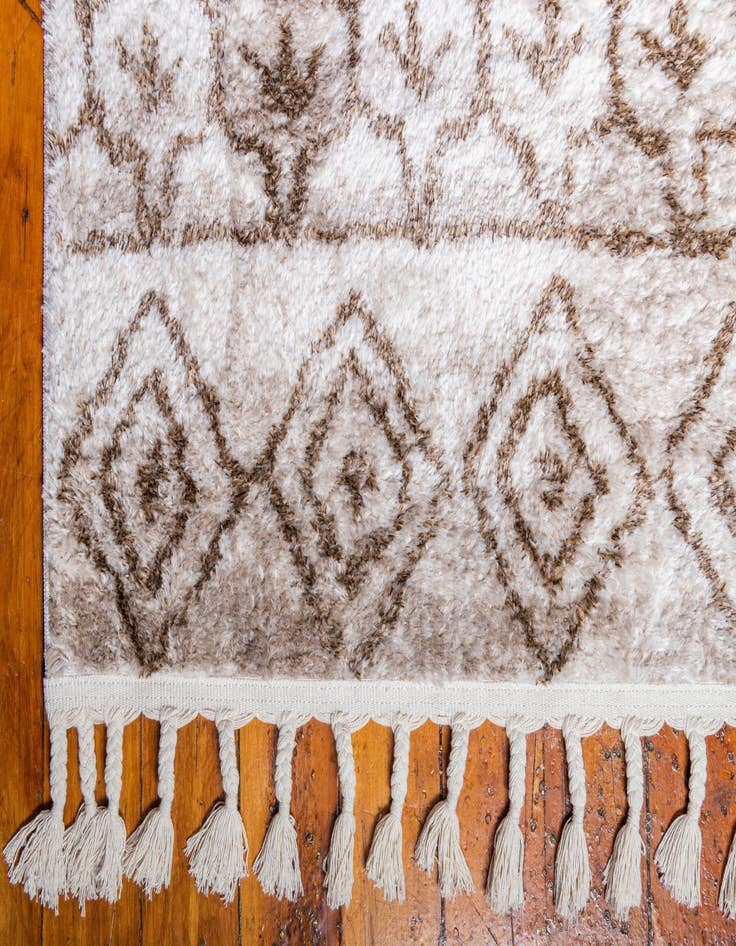 Detail image of 2' 4 x 6' Atlas Runner Rug