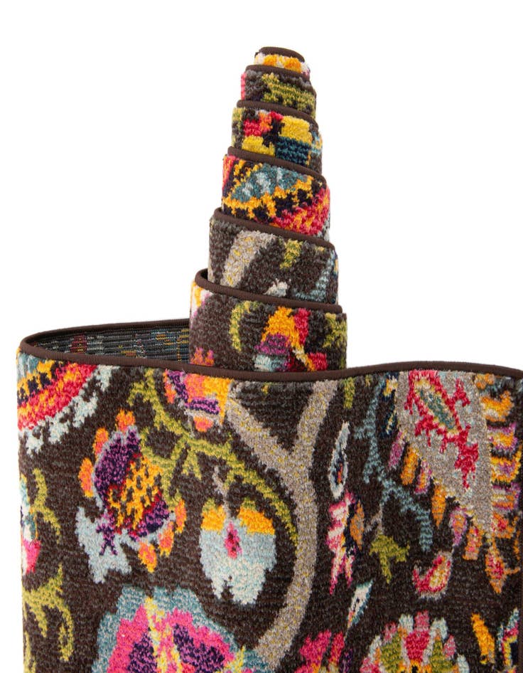 Detail image of 2' 2 x 6' 9  Washable Casablanca Runner Rug