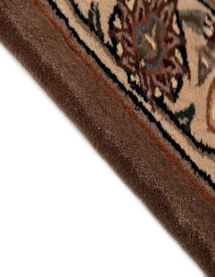 Detail image of 2' 8 x 12' Classic Agra Runner Rug