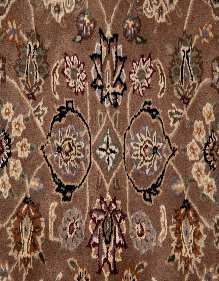 Detail image of 2' 8 x 12' Classic Agra Runner Rug