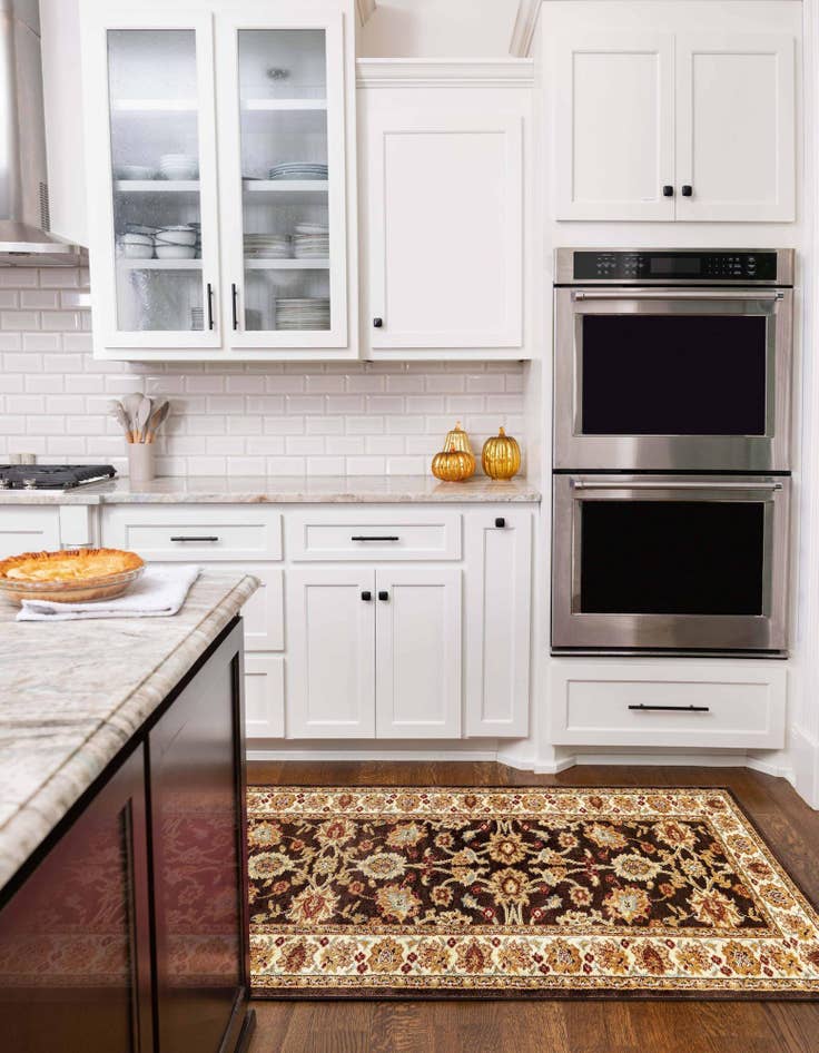 Detail image of 2' 7 x 10' Classic Agra Runner Rug