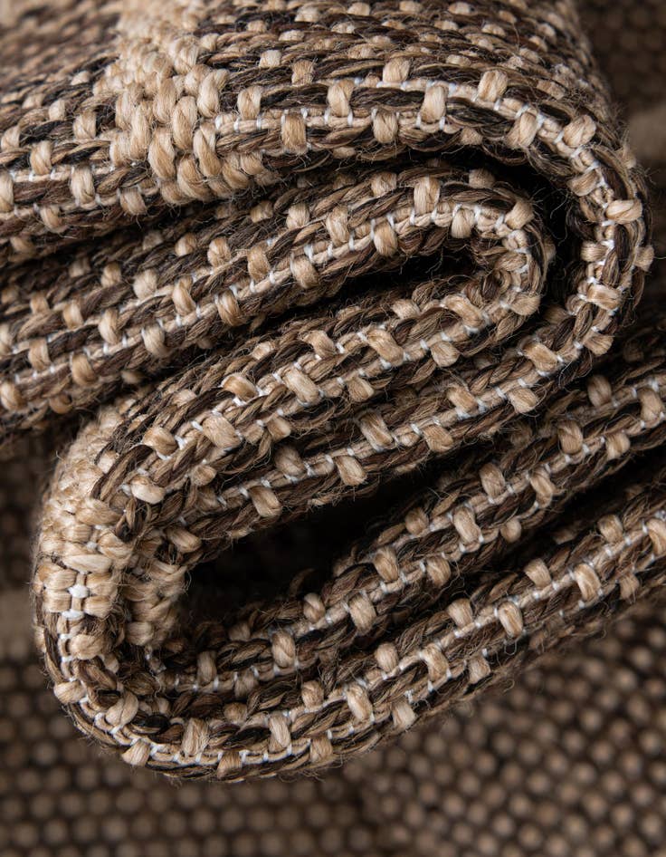 Detail image of 2' 9 x 8' Dunes Runner Rug