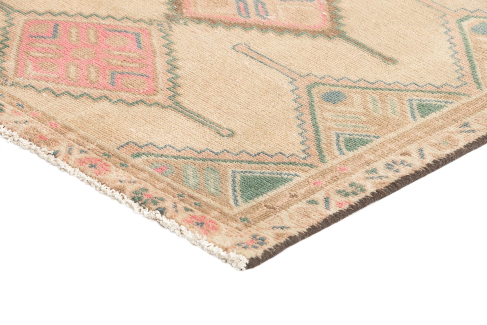 2' 10 x 6' 8 Hamedan Runner Rug