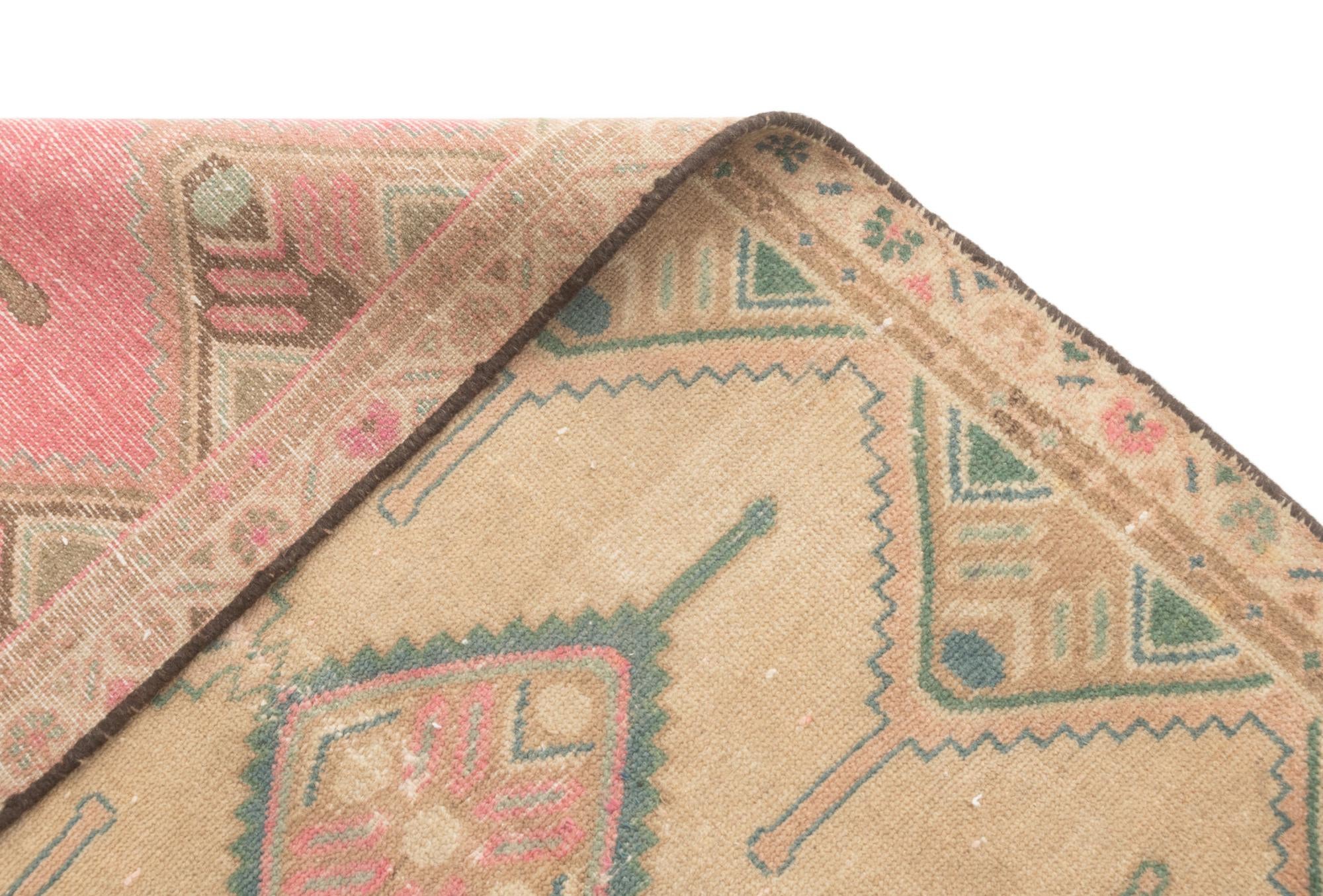 2' 10 x 6' 8 Hamedan Runner Rug