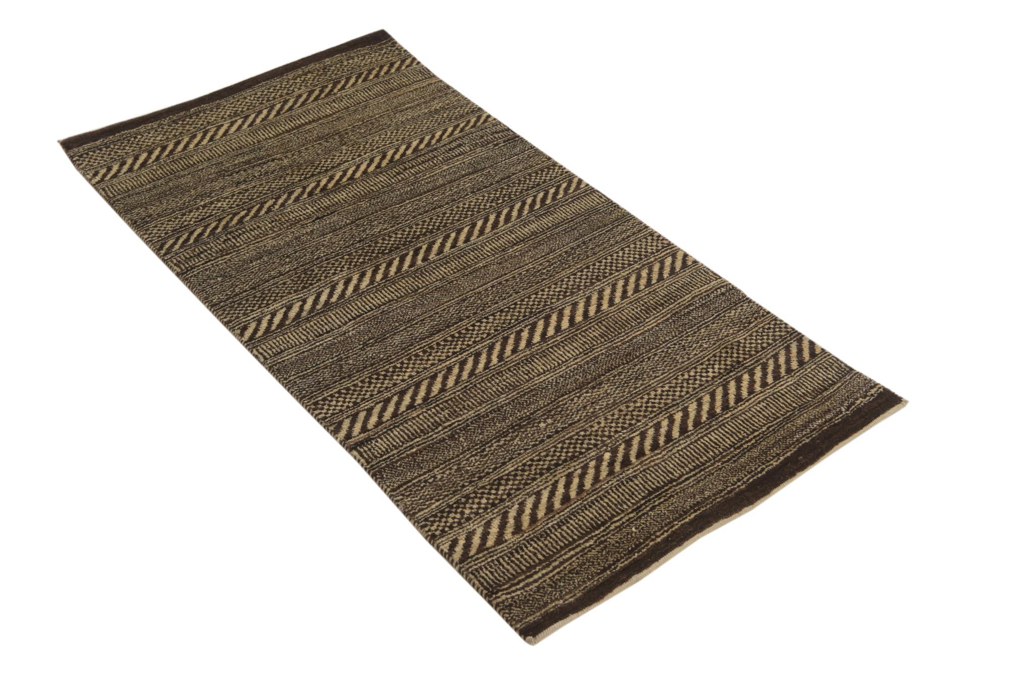 2' 4 x 4' 7 Hand Knotted Kashkuli Gabbeh Oriental Wool Runner Rug