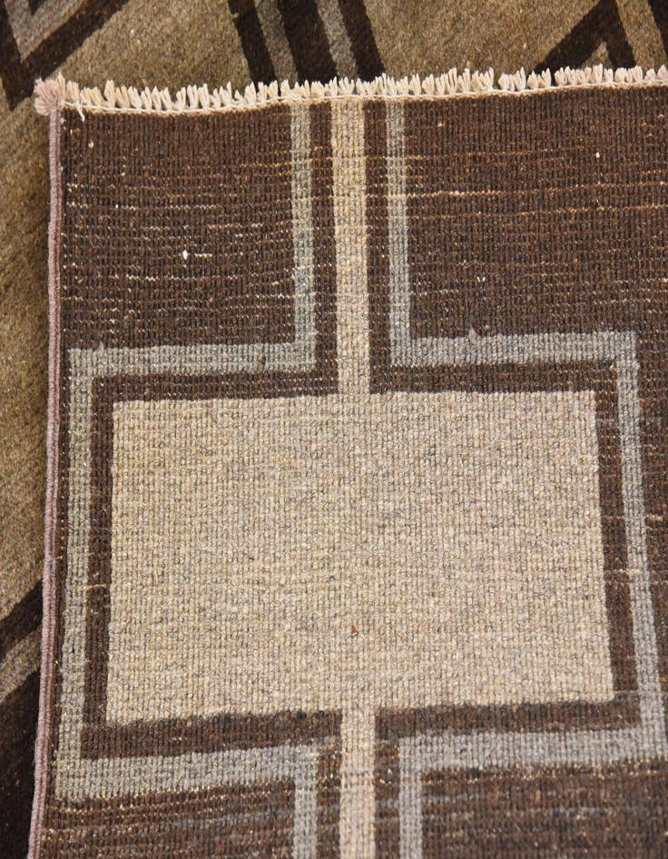 Detail image of 2' 8 x 10'  Hand Knotted Modern Ziegler Runner Rug
