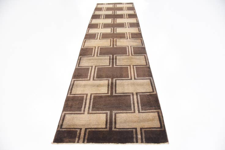 Detail image of 2' 8 x 10' Hand Knotted Modern Ziegler Runner Rug