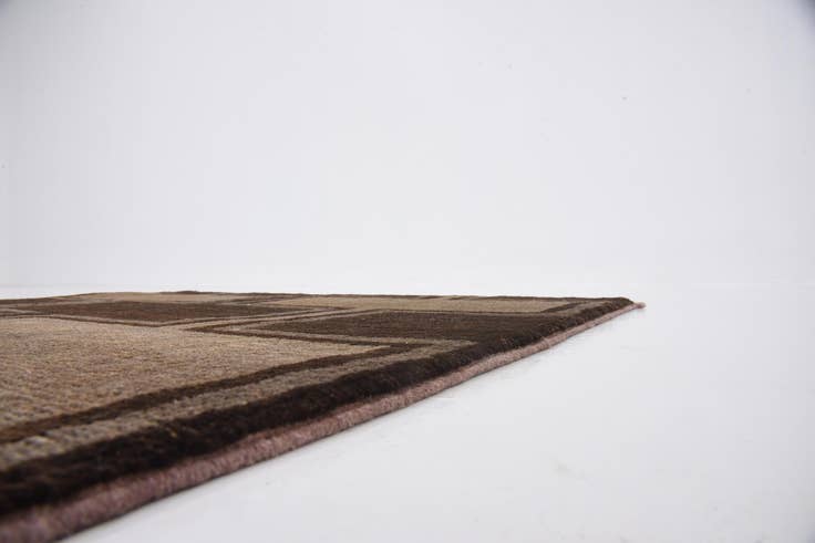 Detail image of 2' 8 x 10' Hand Knotted Modern Ziegler Runner Rug
