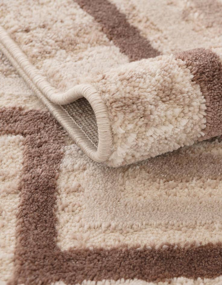 Detail image of 2' 7 x 10' Oasis Runner Rug