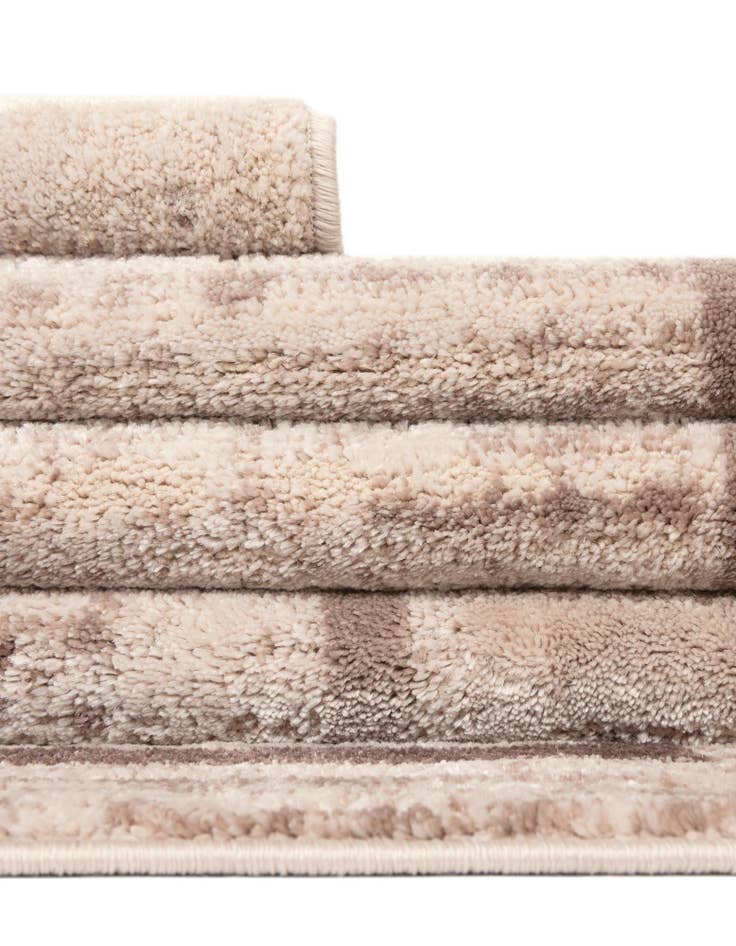 Detail image of 2' 7 x 10' Oasis Runner Rug