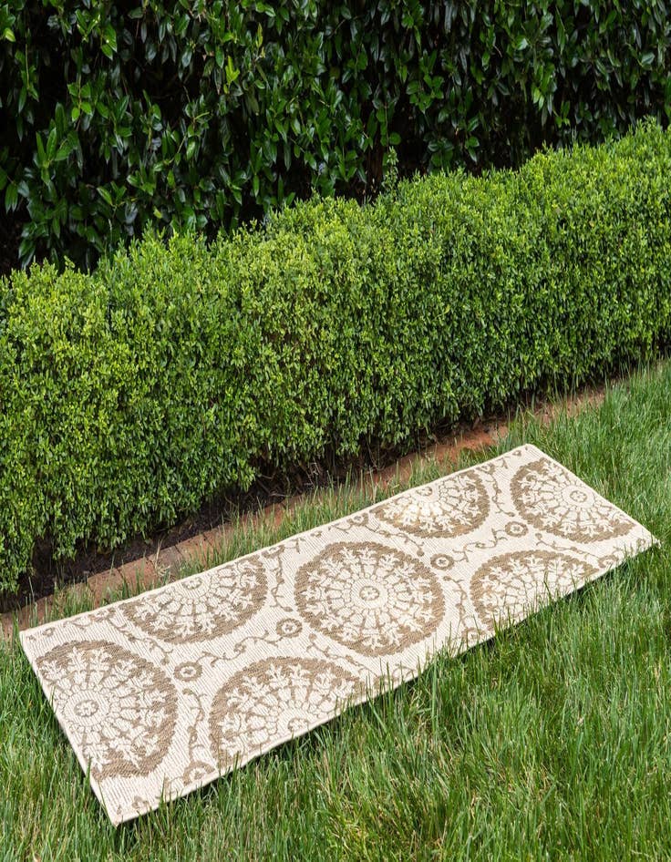 Detail image of 2' 2 x 6'  Washable Botanical Indoor / Outdoor Runner Rug