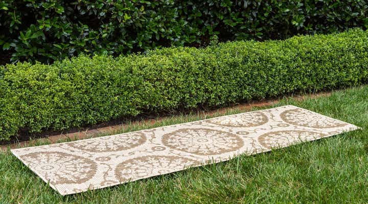 2' 2 x 6' Easy-Clean Botanical Indoor / Outdoor Runner Rug