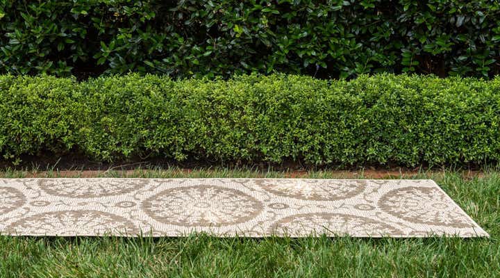 2' 2 x 6' Easy-Clean Botanical Indoor / Outdoor Runner Rug