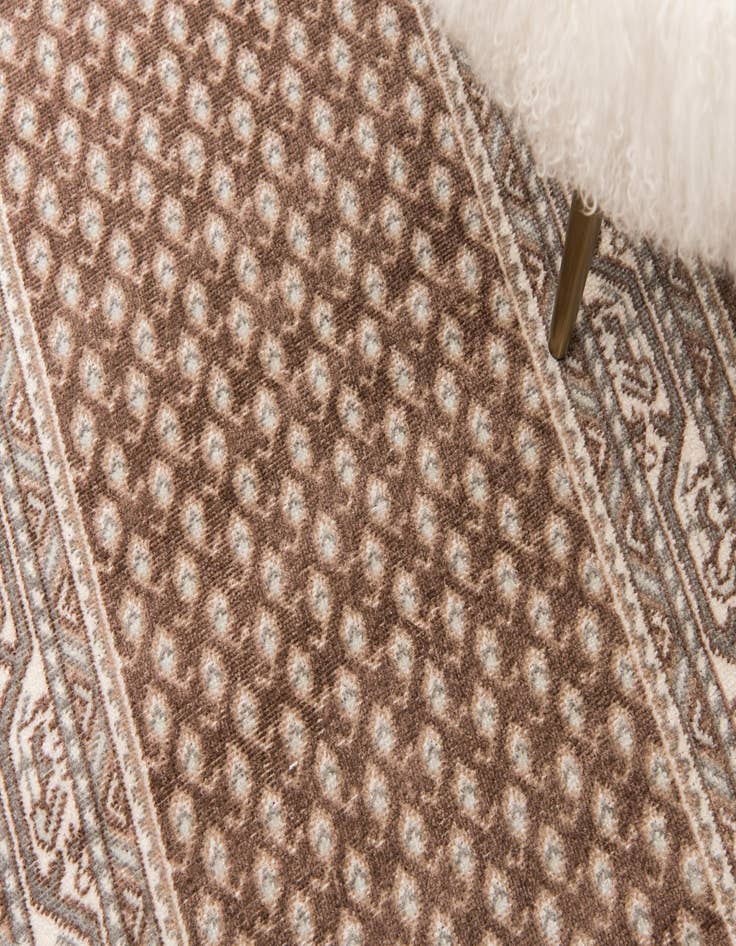 Detail image of 2' 9 x 9' 10 Tribeca Runner Rug