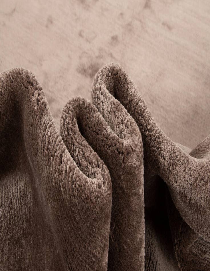 Detail image of 7' 9 x 8' 10 Himalaya Silk Square Rug