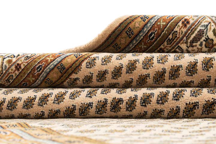 6' 4 x 6' 8 Mir Square Rug