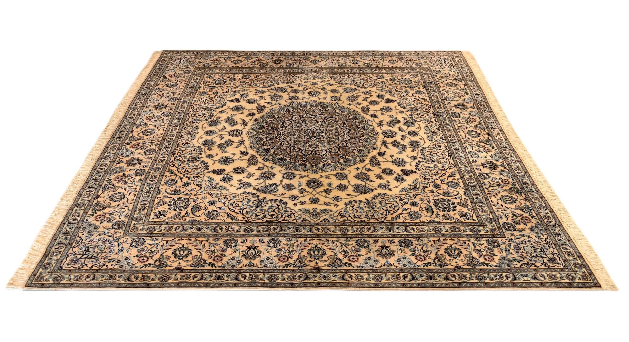 6' 6 x 6' 8 Nain Square Rug