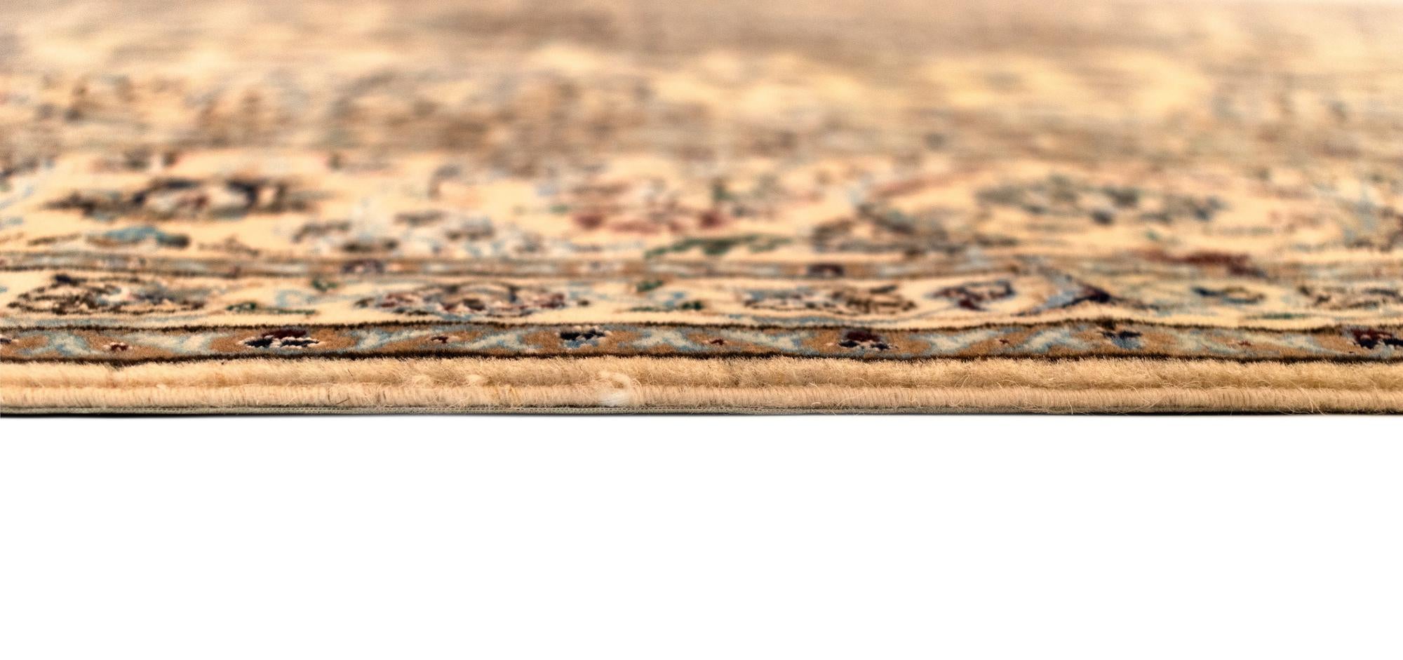 6' 6 x 6' 8 Nain Square Rug