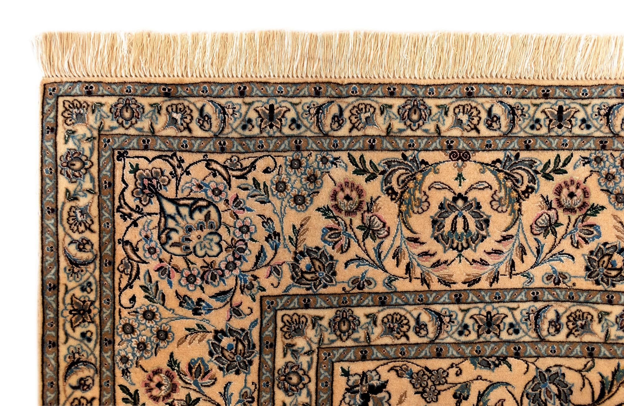 6' 6 x 6' 8 Nain Square Rug