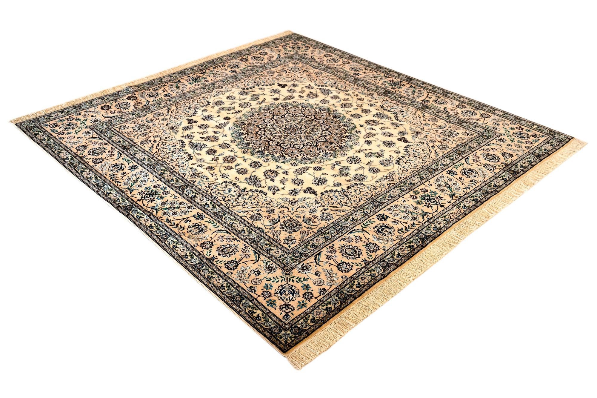 6' 8 x 6' 10 Nain Square Rug