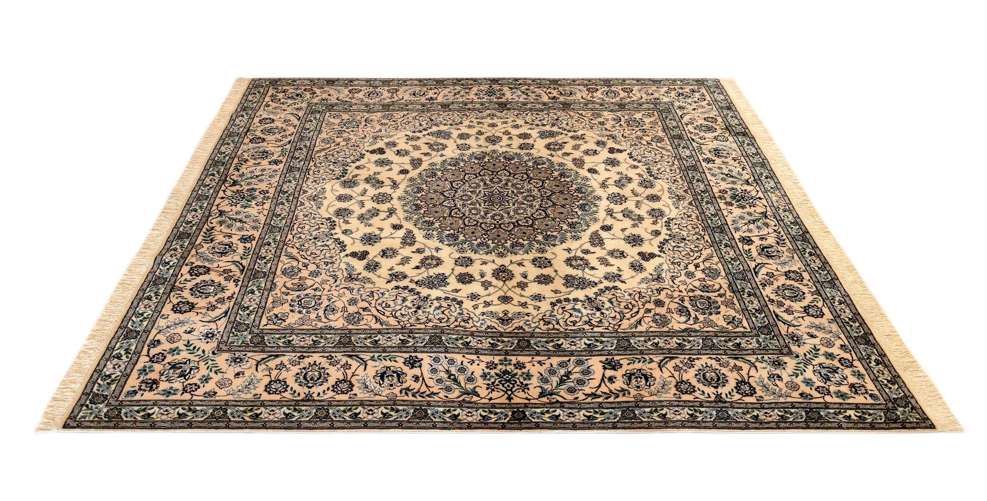 6' 8 x 6' 10 Nain Square Rug