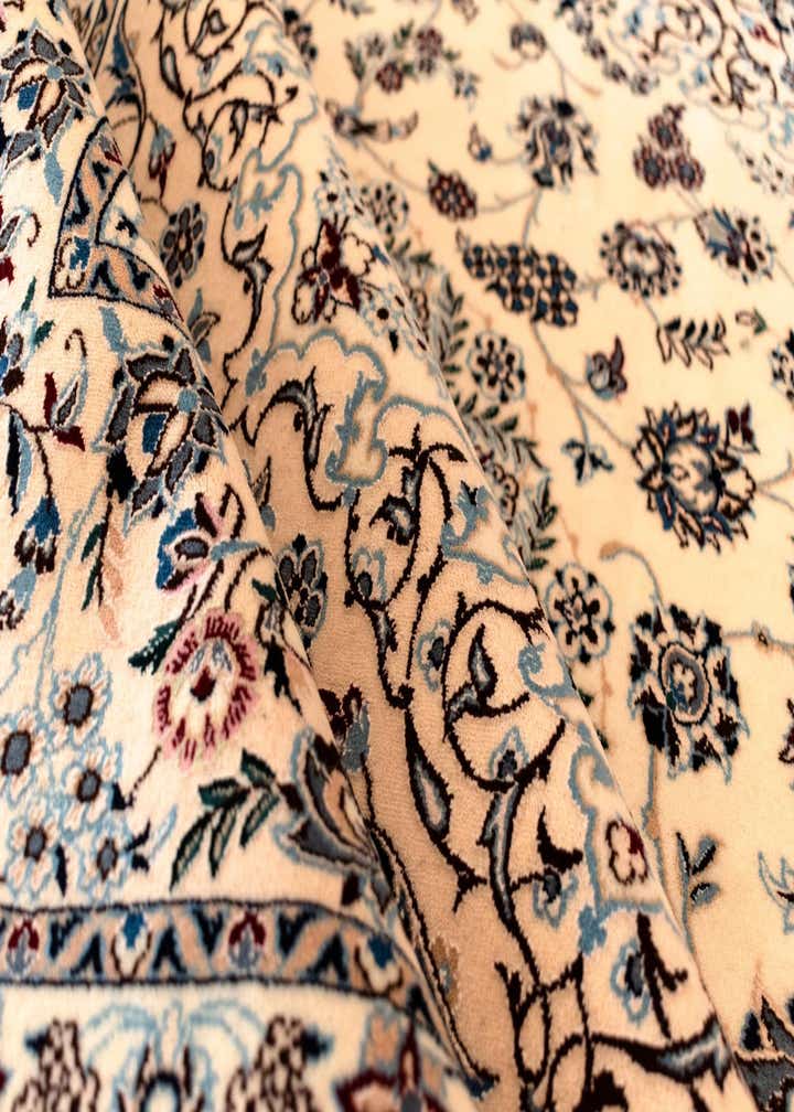 6' 6 x 6' 8 Nain Square Rug