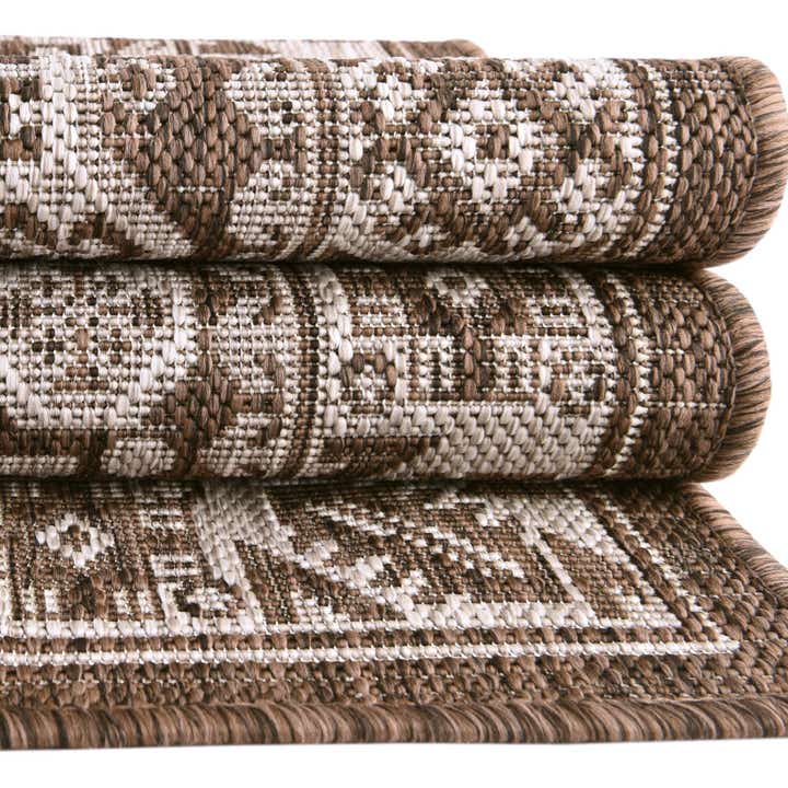 7' 10 x 7' 10 Easy-Clean Aztec Indoor / Outdoor Square Rug
