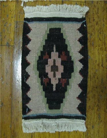 Detail image of 0' 9 x 0' 9 Hand Woven Shiraz PastInv Wool Square Rug