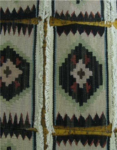 Detail image of 0' 9 x 0' 9 Hand Woven Shiraz PastInv Wool Square Rug