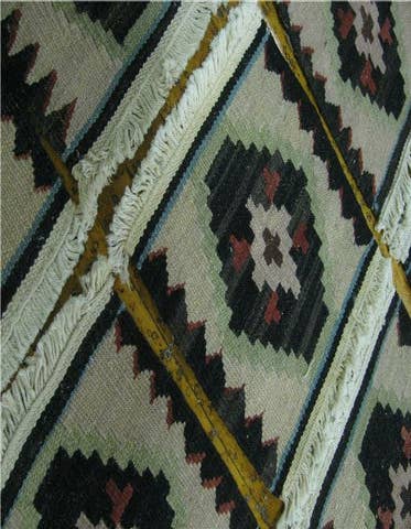 Detail image of 0' 9 x 0' 9 Hand Woven Shiraz PastInv Wool Square Rug