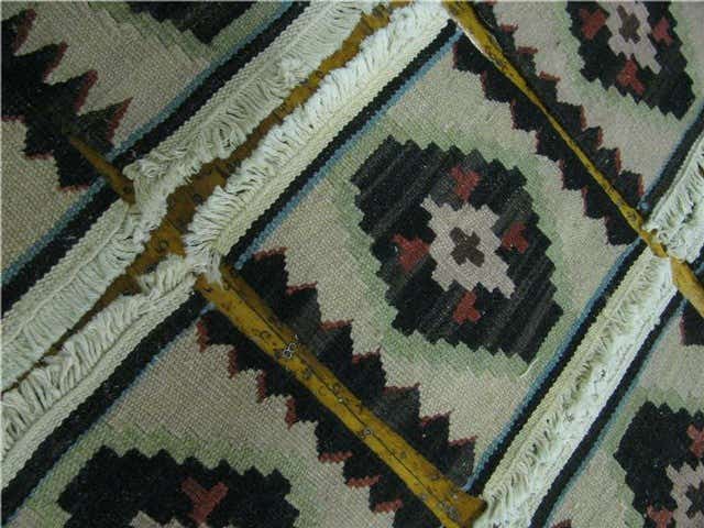 0' 9 x 0' 9 Hand Woven Shiraz PastInv Wool Square Rug