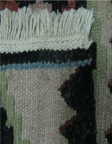 Detail image of 0' 9 x 0' 9 Hand Woven Shiraz PastInv Wool Square Rug