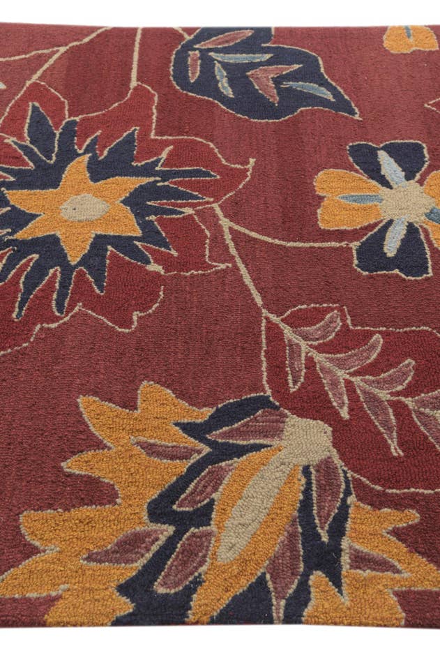 Detail image of 5' x 8' Agra Wool Rug