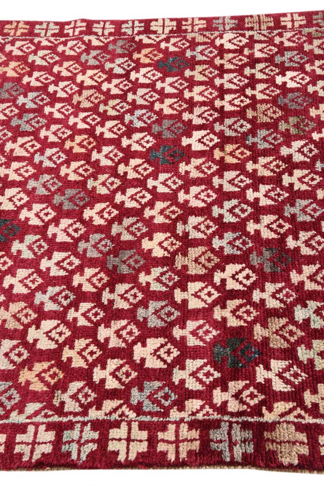 Detail image of 4' 1 x 5' 10 Hand Knotted Balouch Wool Rug