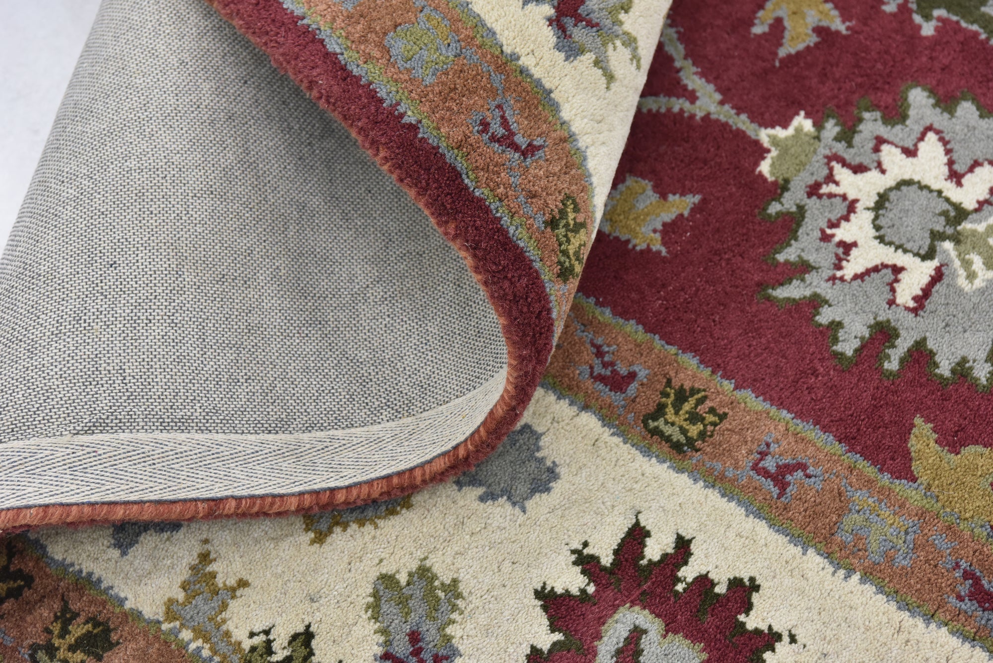 8' x 9' 10 Classic Agra Rug