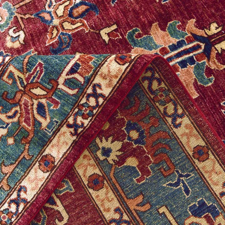 6' 9 x 9' 10 Hand Knotted Heriz Rug