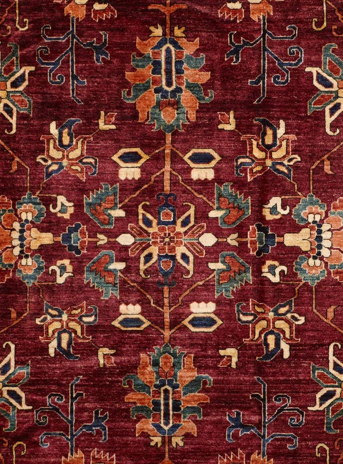 Detail image of 8' 6 x 11' 3 Hand Knotted Heriz Rug