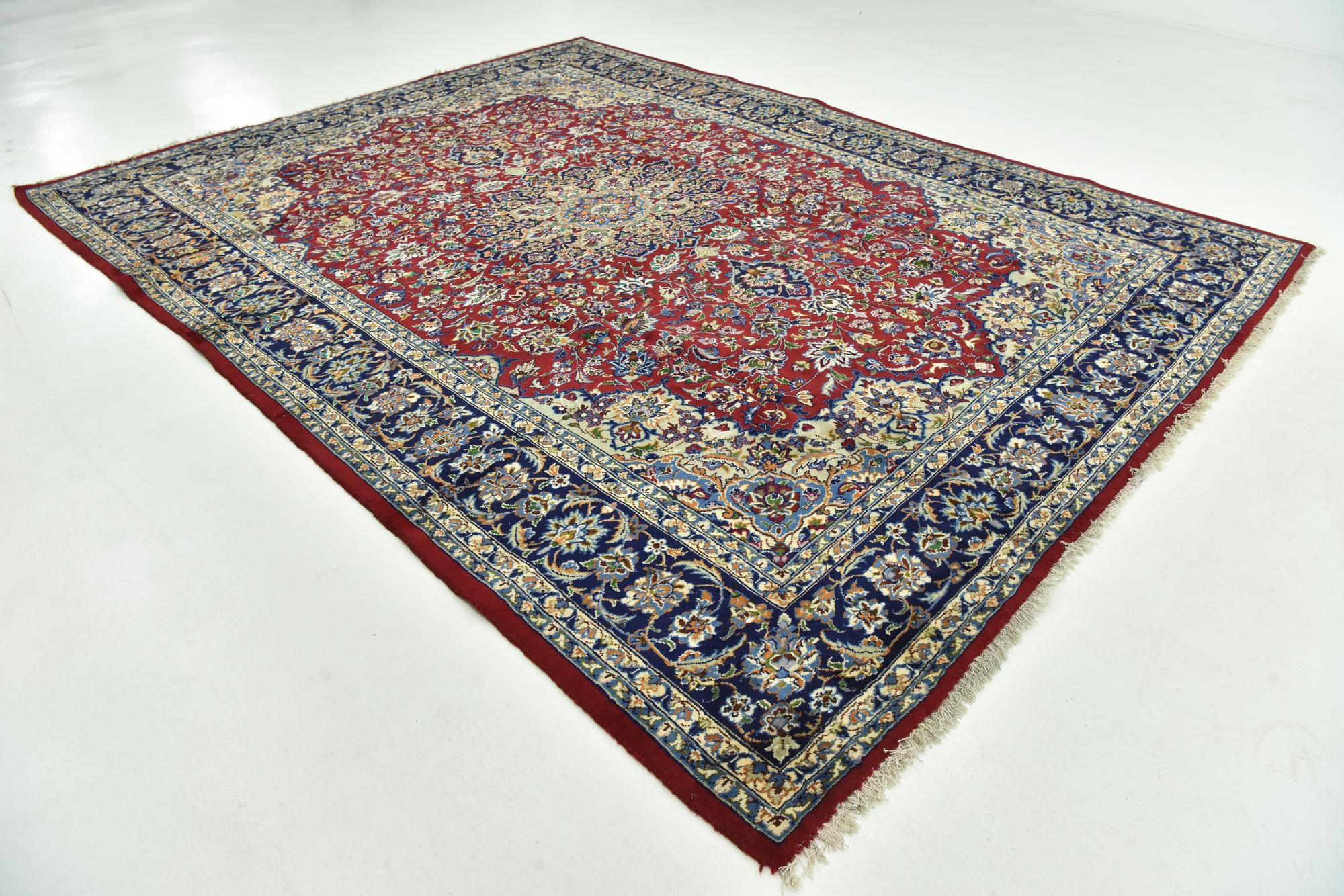 290cm x 385cm Hand Knotted Isfahan Persian Wool Rug