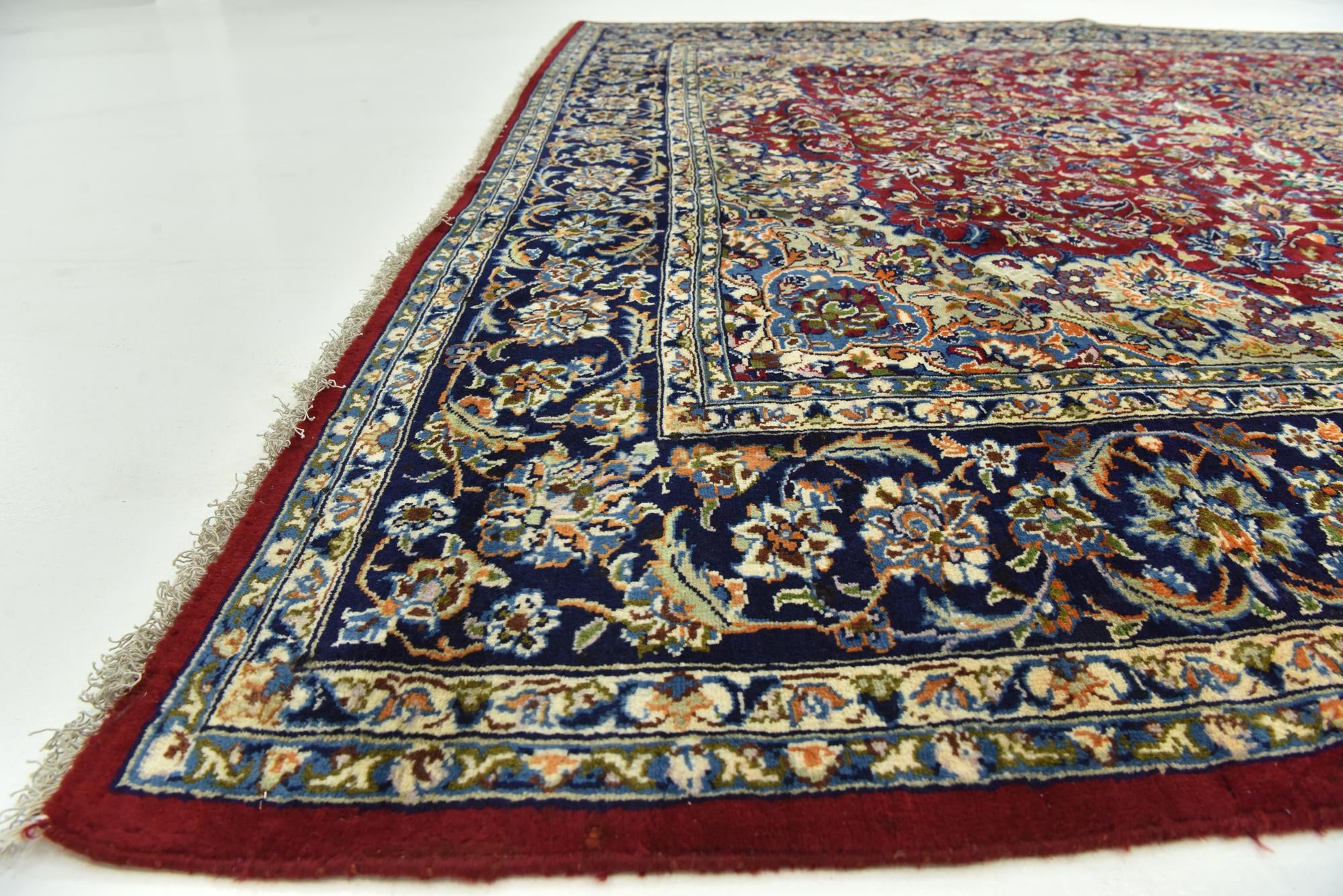 290cm x 385cm Hand Knotted Isfahan Persian Wool Rug