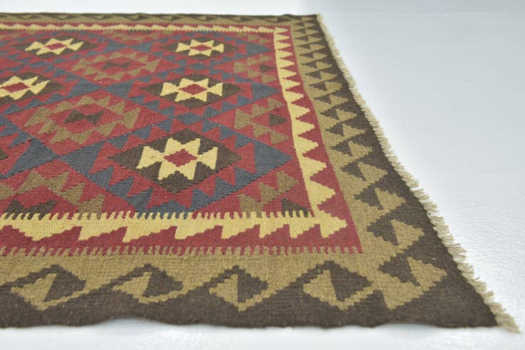 Detail image of 5' x 7' 9 Hand Woven Kilim Maymana Wool Rug