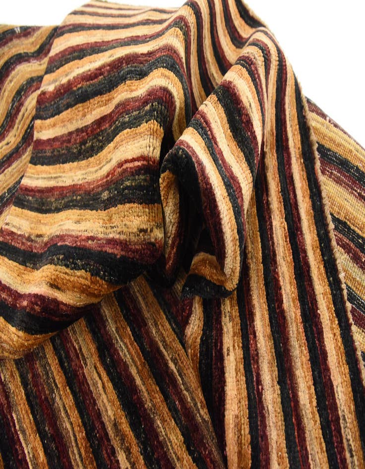 Detail image of 4' 9 x 6' 9  Hand Knotted Modern Ziegler Rug