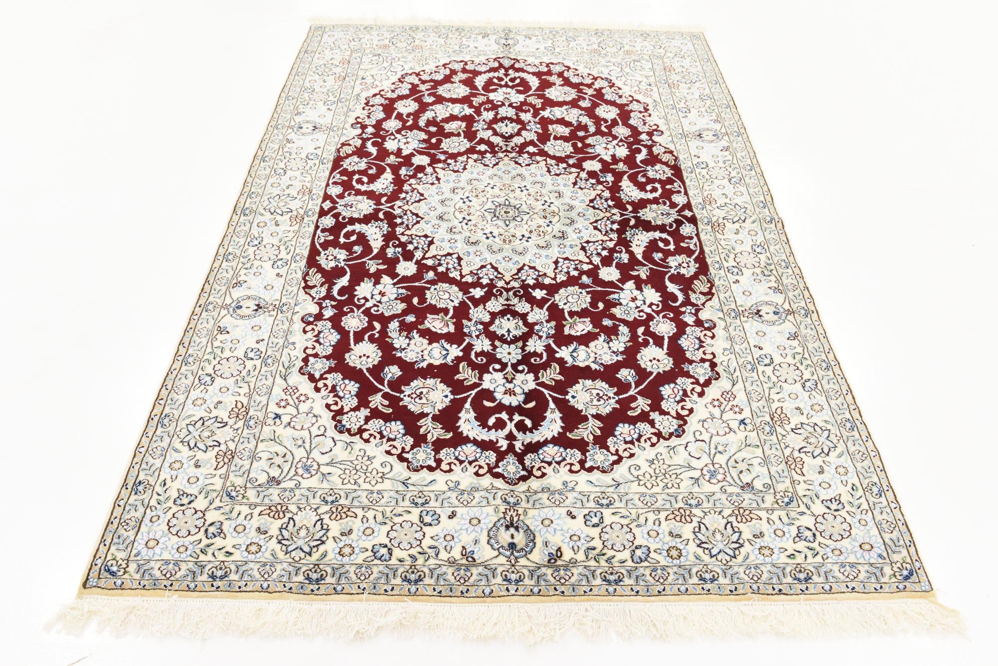 5' 2 x 7' 10 Hand Knotted Nain Persian Rug