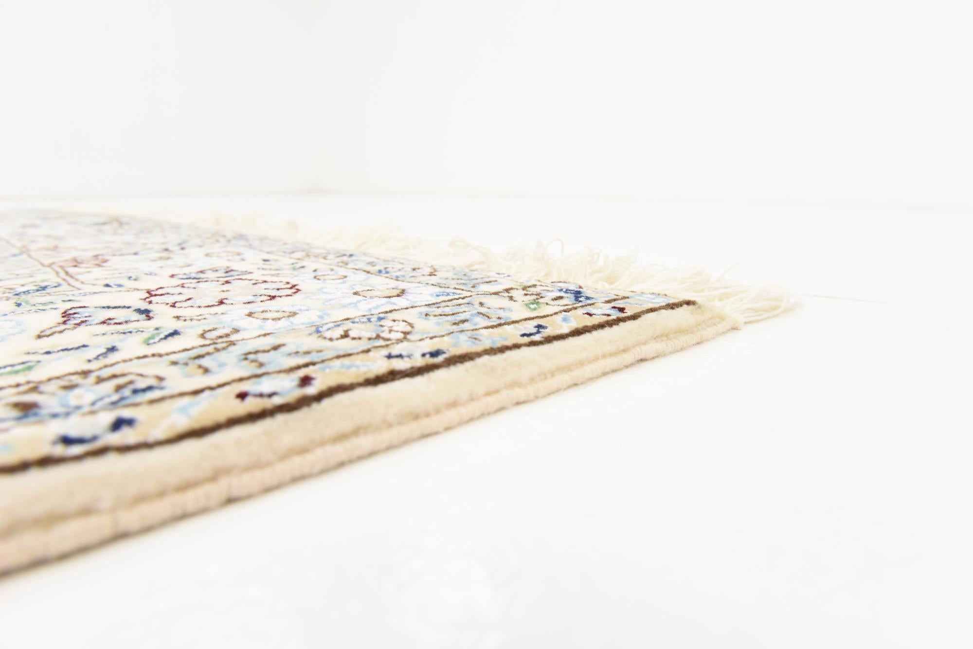 5' 2 x 7' 10 Hand Knotted Nain Persian Rug