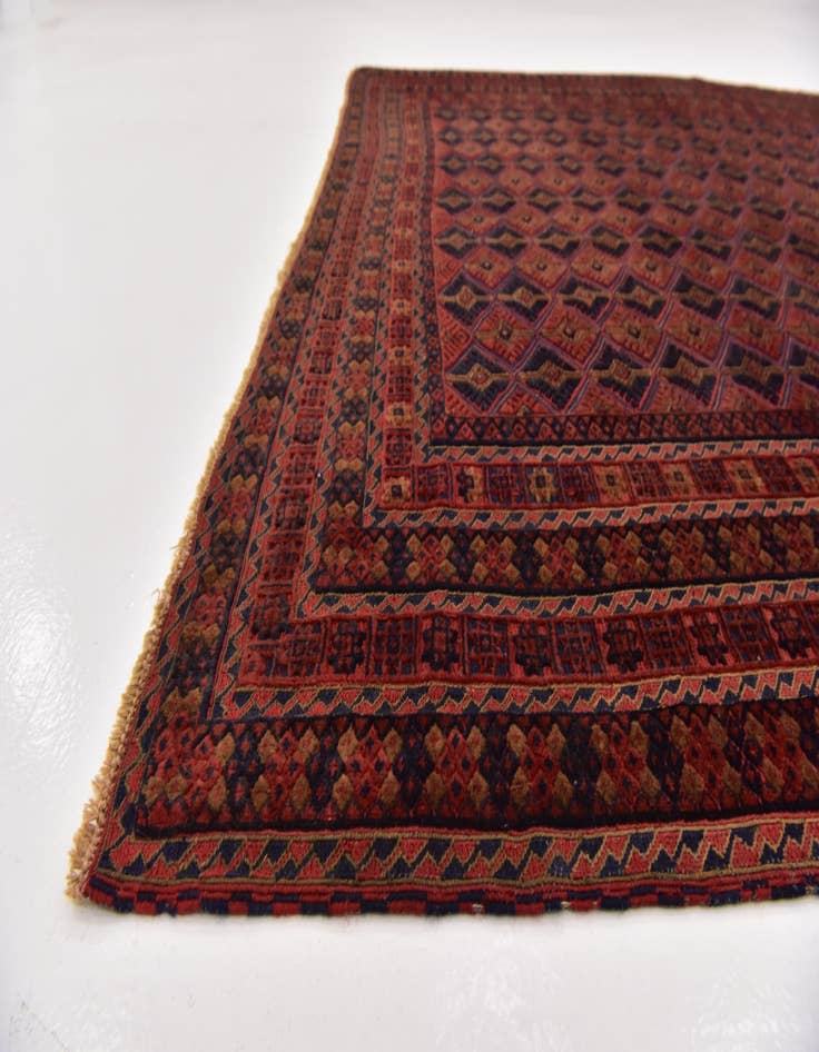 Detail image of 6' 6 x 8' 9 Hand Knotted Sumak Rug