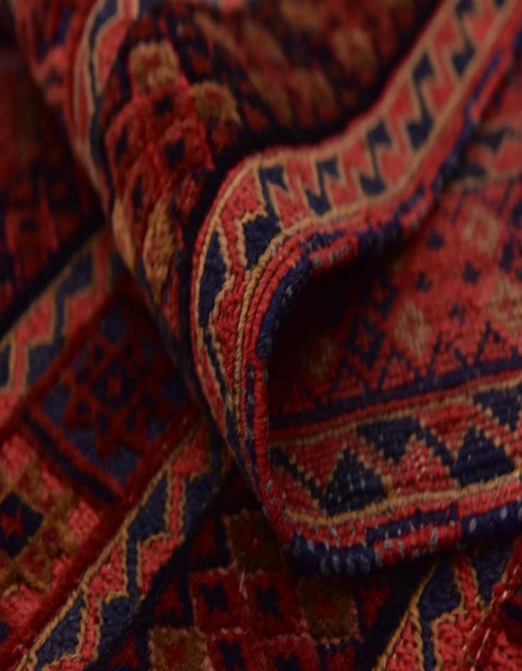 Detail image of 6' 6 x 8' 9 Hand Knotted Sumak Rug