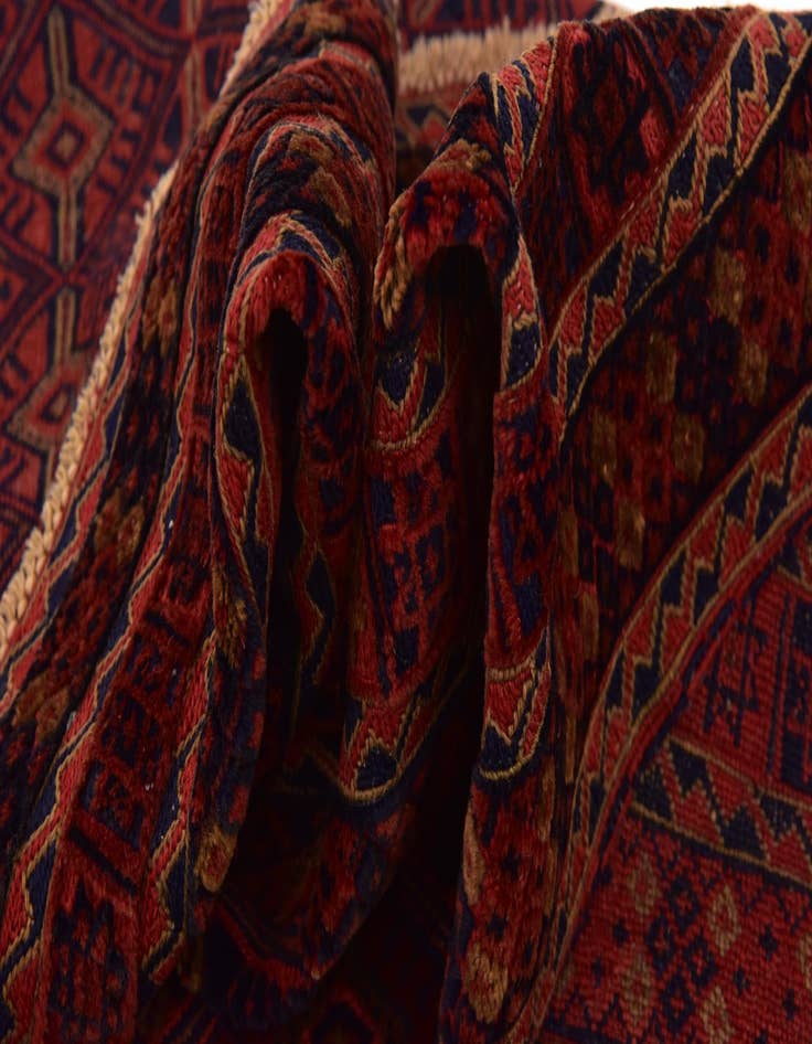 Detail image of 6' 6 x 8' 9 Hand Knotted Sumak Rug