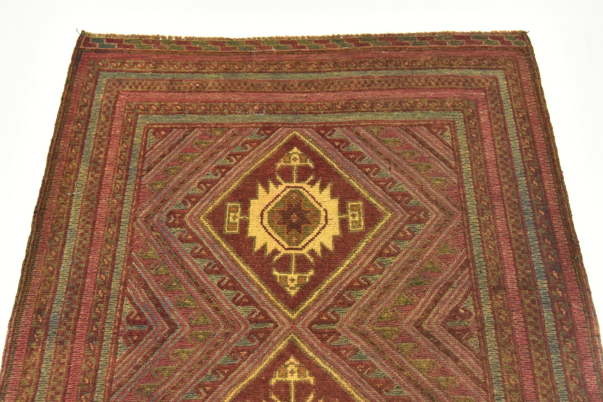 2' 9 x 3' 10 Hand Knotted Sumak Wool Rug
