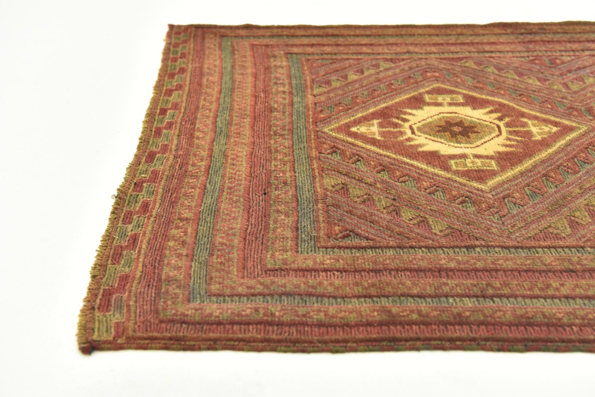 2' 9 x 3' 10 Hand Knotted Sumak Wool Rug