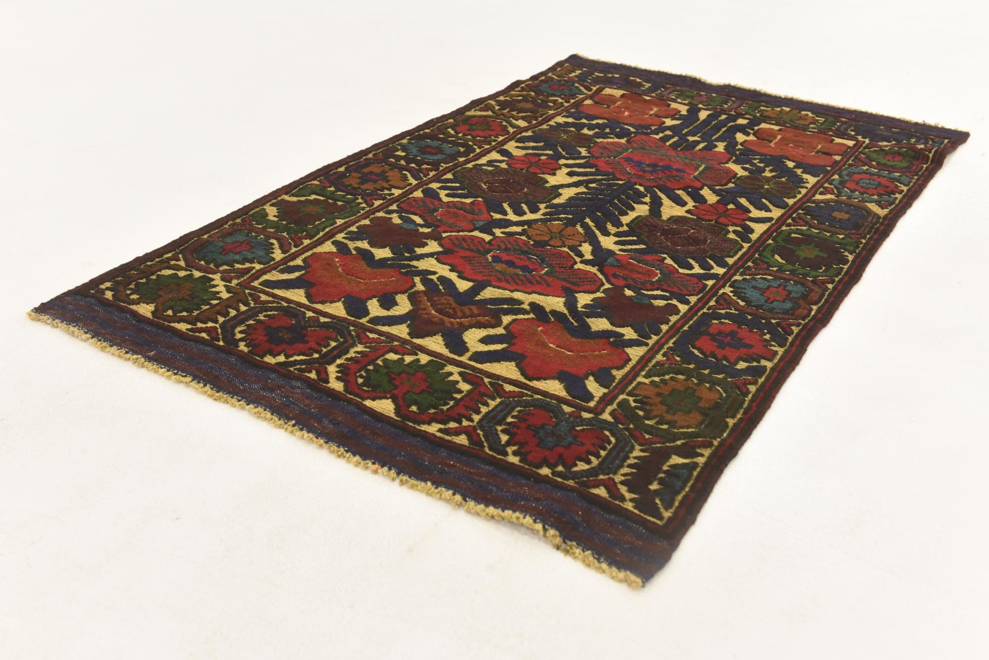 2' 9 x 4' 6 Hand Knotted Sumak Wool Rug
