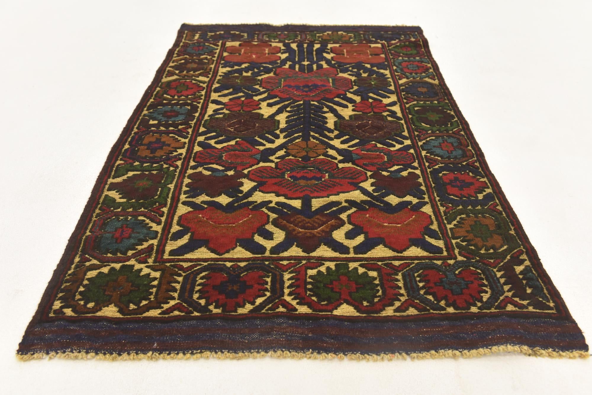2' 9 x 4' 6 Hand Knotted Sumak Wool Rug